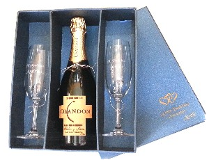 Juego de 2 copas de Champagne Línea  "Lara" 220 ml y Chandon Extra Brut. En caja de presentación.